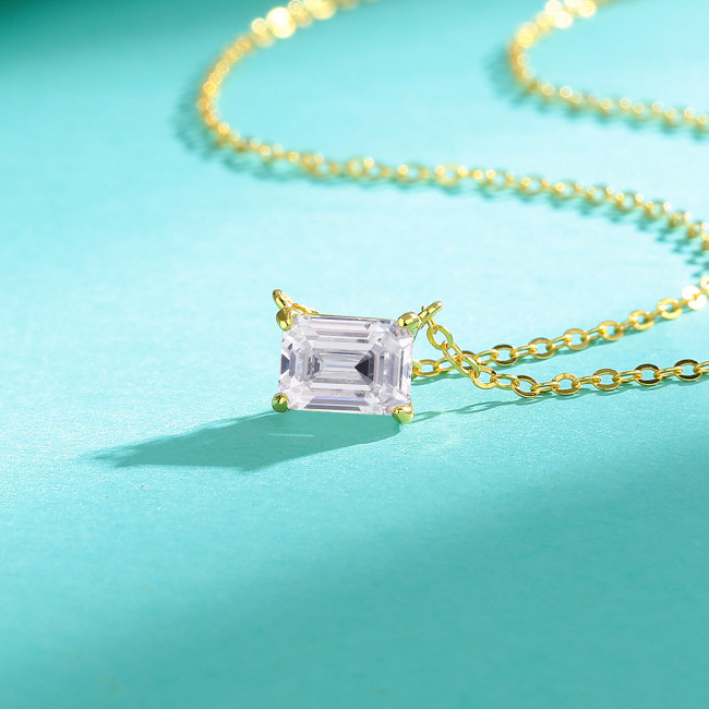 S925 sterling silver necklace with emerald and moissanite square pendant, a niche, affordable luxury minimalist clavicle chain.