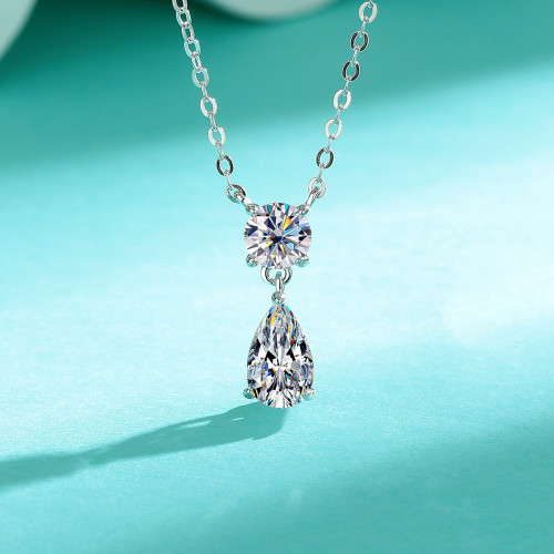 S925 sterling silver necklace for women, moissanite teardrop pendant, understated luxury, simple and stylish, high-end clavicle chain.