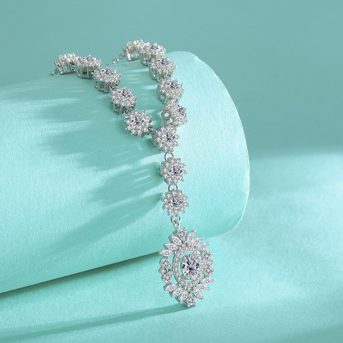 S925 sterling silver new sunflower moissanite necklace, elegant, fashionable, and sophisticated clavicle chain.