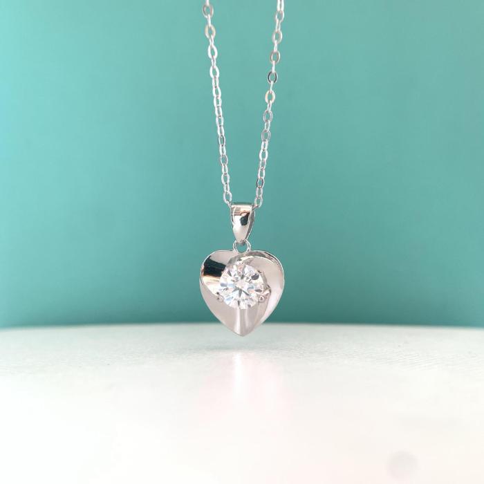 Pure Silver S925 Moissanite Heart Bloom Necklace, Light Luxury Niche Silver Pendant, Romantic Gift for Girlfriend