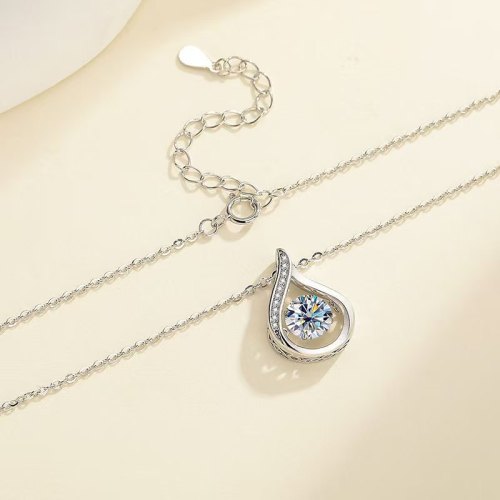 Sterling silver S925 teardrop-shaped necklace for women, versatile, understated luxury, high-end moissanite necklace.