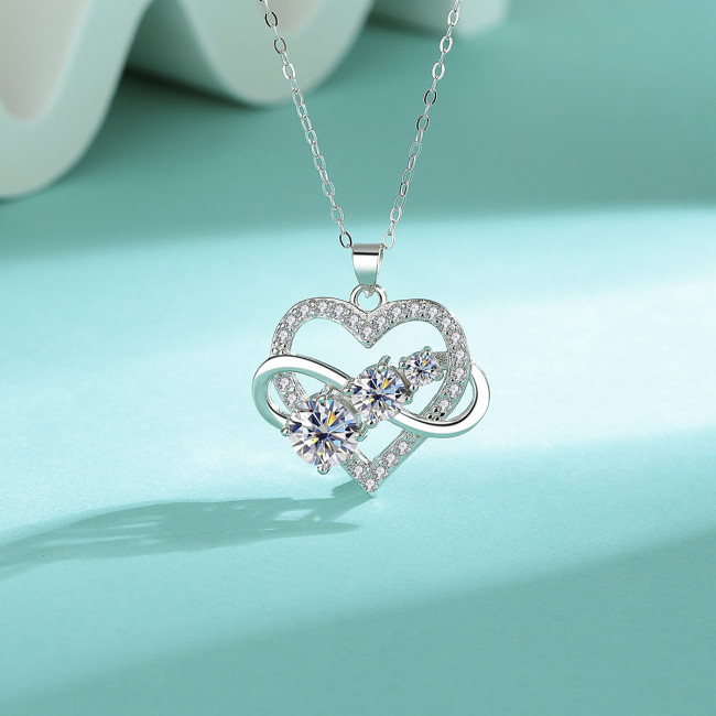 S925 Styrosilver Moissanite Heart Necklace for Women - Luxurious and Stylish Collarbone Chain
