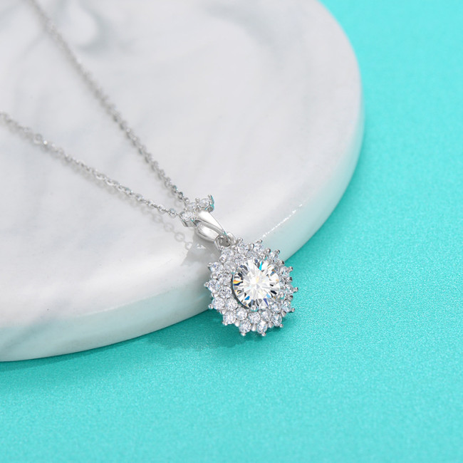 Sterling silver S925 moissanite minimalist luxury necklace with unique design, versatile clavicle chain pendant for women.