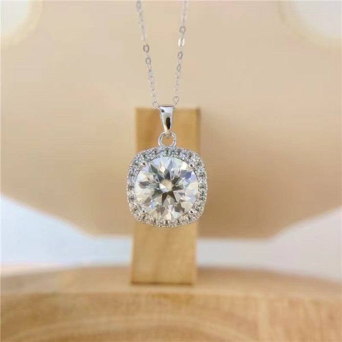 Sterling silver S925 moissanite square bag necklace, a popular online trending item with small sugar cube-shaped ornaments.