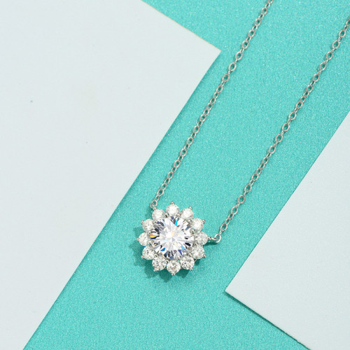 S925 Sterling Silver Colored Moissanite Sunflower Necklace, Exuding a Light Luxury and Sophisticated Design, Collarbone Chain