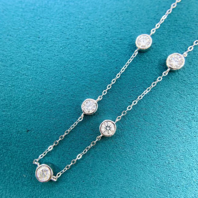 Simple and versatile S925 sterling silver moissanite bubble necklace with starry sky design, a Korean style clavicle chain.