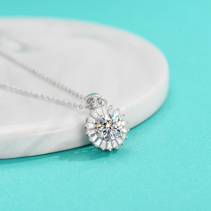 Sterling silver S925 moissanite minimalist necklace with diamond flower pendant, a Valentine's Day gift for your girlfriend, a luxurious clavicle chain.