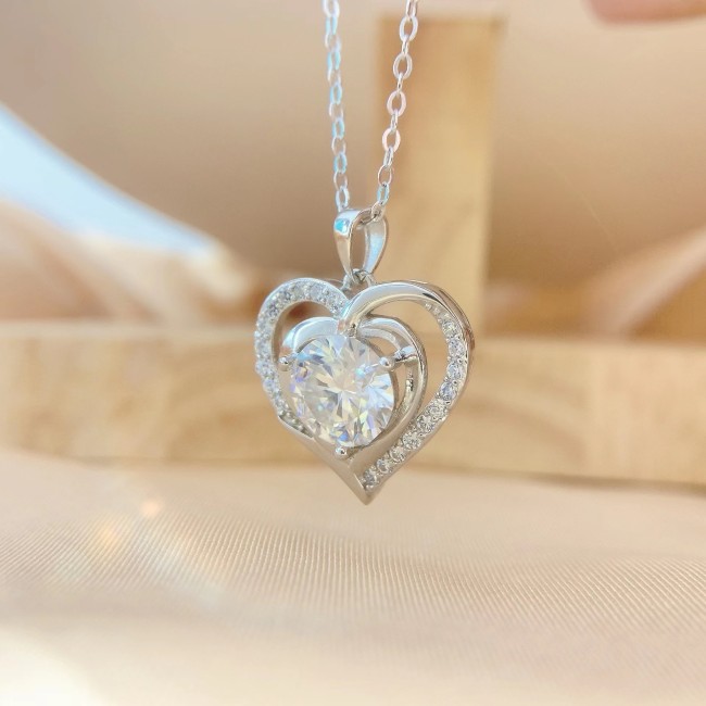 S925 Sterling Silver Moissanite Edge Diamond Large Heart Necklace, Fashionable High-End Clavicle Chain with Heart-Shaped Pendant