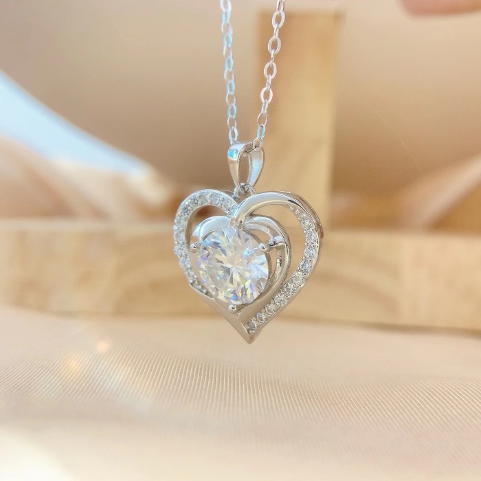 S925 Sterling Silver Moissanite Edge Diamond Large Heart Necklace, Fashionable High-End Clavicle Chain with Heart-Shaped Pendant