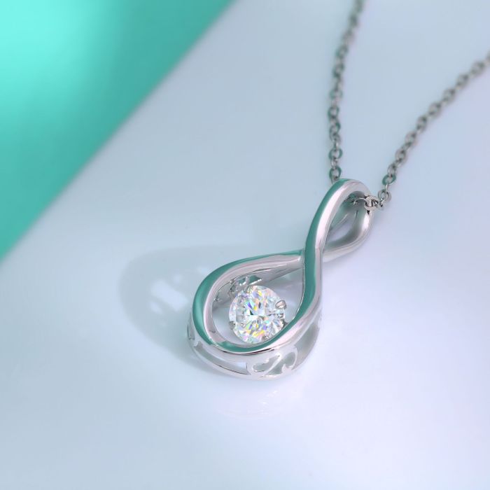 S925 Sterling Silver Moissanite Necklace for Women, a Heart-Shaped Pendant, a Versatile and Luxurious Teardrop Choker