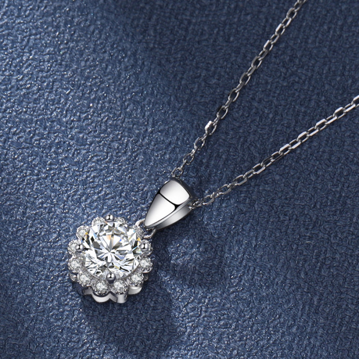 Sterling silver S925 moissanite flower bud necklace, platinum plated, unique and high-end.