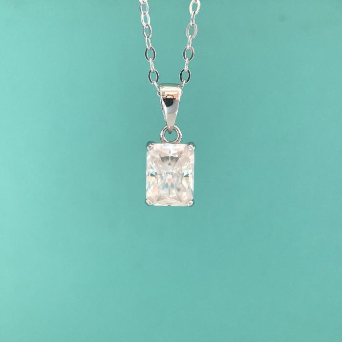 Moissanite necklace for women, S925 sterling silver, minimalist rectangular diamond design, pendant, clavicle chain, cool and individualistic style.