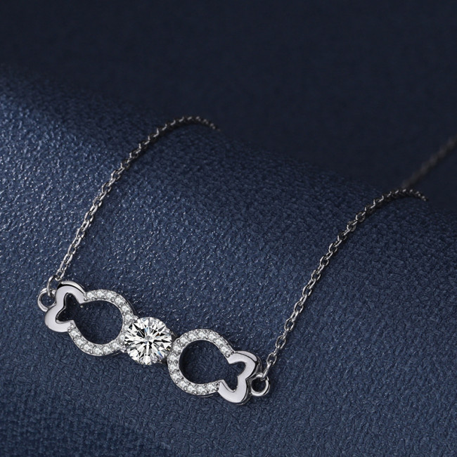 Moissanite S925 sterling silver necklace for women, fish-shaped bow, simple and stylish pendant, niche design, clavicle chain.