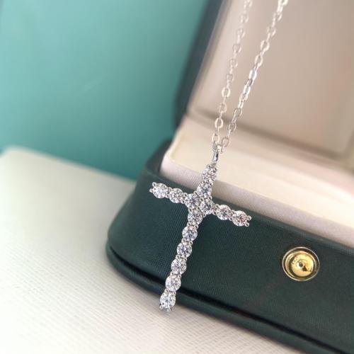 Sterling silver S925, niche style, full diamond cross pendant, hip-hop design necklace, unisex, light luxury neck accessory, trendy and unique.