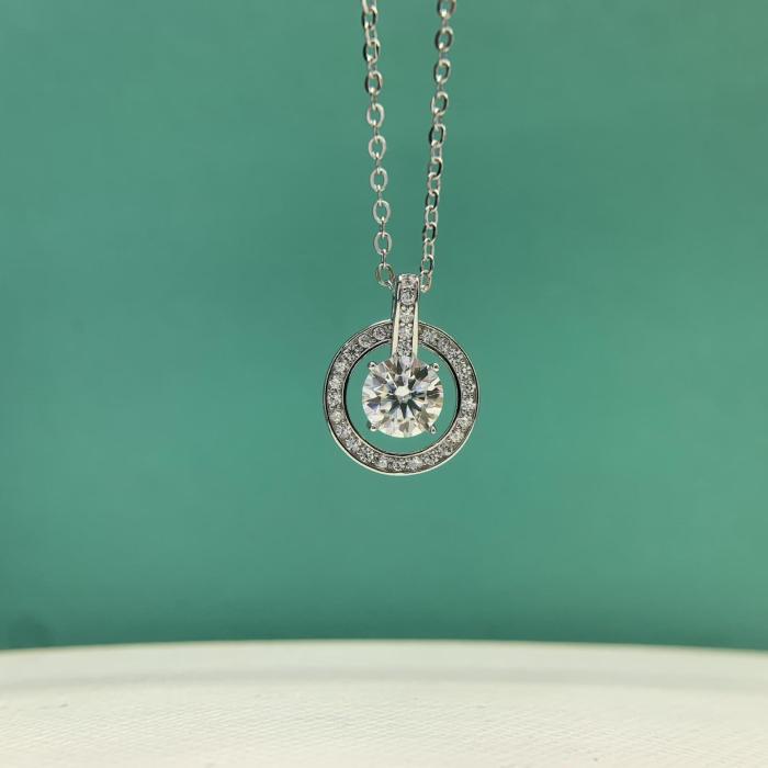 925 Sterling Silver Moissanite Center Round Pendant Openwork Clavicle Chain