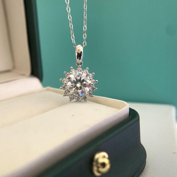 925 Sterling Silver Luxury Niche Moissanite Pendant Sunflower Necklace for Women, High-End Versatile Snowflake Clavicle Chain Jewelry for Women