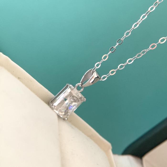 Moissanite necklace for women, S925 sterling silver, minimalist rectangular diamond design, pendant, clavicle chain, cool and individualistic style.
