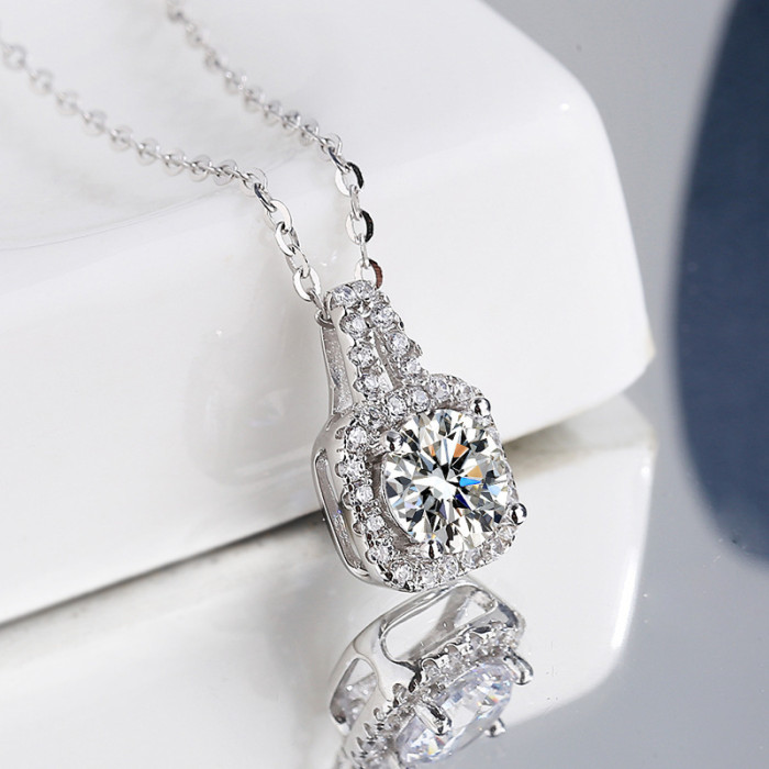 S925 Sterling Silver Moissanite Small Sugar Cube Necklace for Women, Four-Prong Pendant, Luxurious and Elegant Clavicle Chain, Versatile