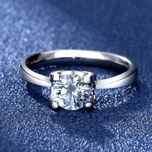 Pure Silver S925 Moissanite Bull Head Ring for Women, D Color Four-Claw Diamond Ring, Fashionable Classic Band