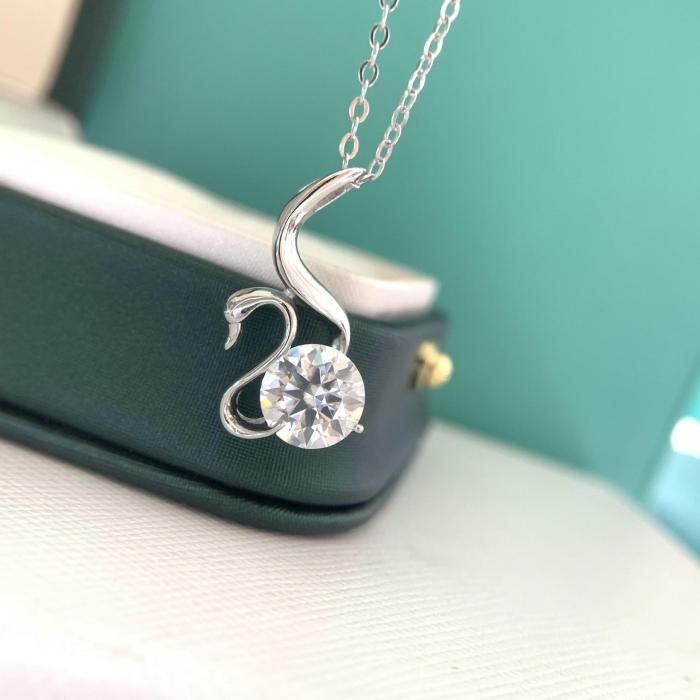 S925 Sterling Silver Swan Necklace for Women, 2-Carat Moissanite Diamond Fashion New Silver Pendant Clavicle Chain