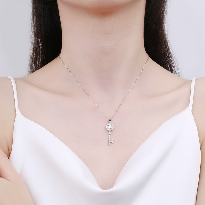 S925 Sterling Silver Moissanite Key Necklace: A luxurious, stylish, and versatile clavicle chain.
