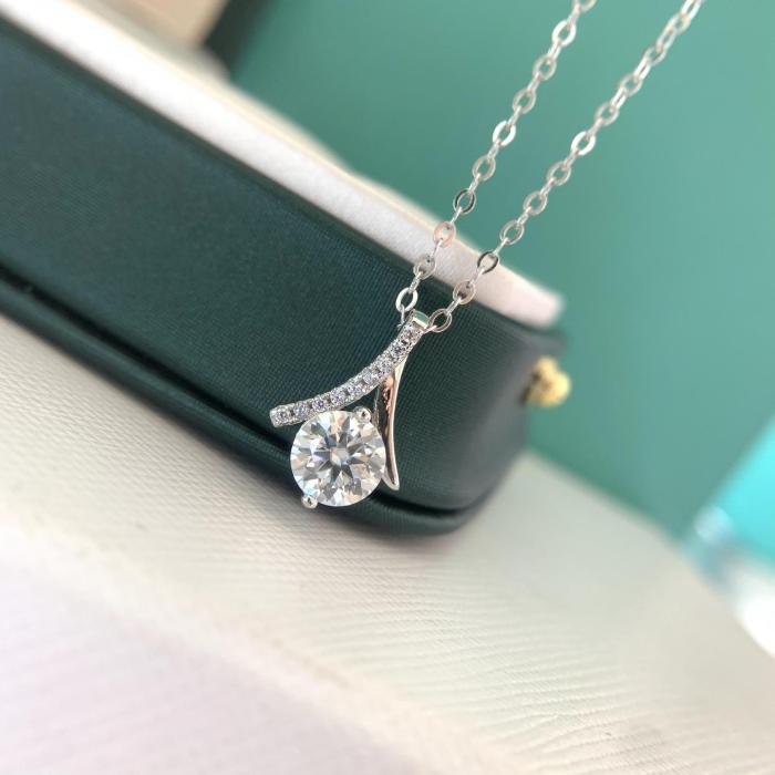 S925 sterling silver necklace with 18K gold-plated moissanite silver pendant, women's clavicle chain.