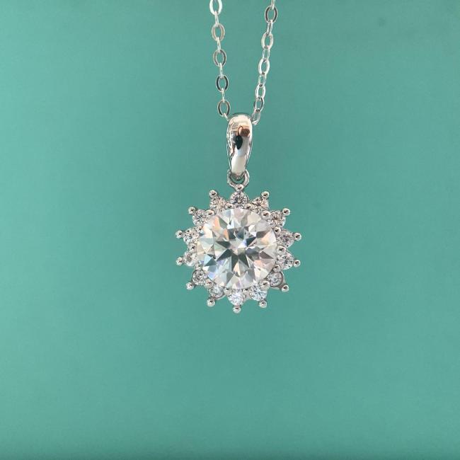 925 Sterling Silver Luxury Niche Moissanite Pendant Sunflower Necklace for Women, High-End Versatile Snowflake Clavicle Chain Jewelry for Women