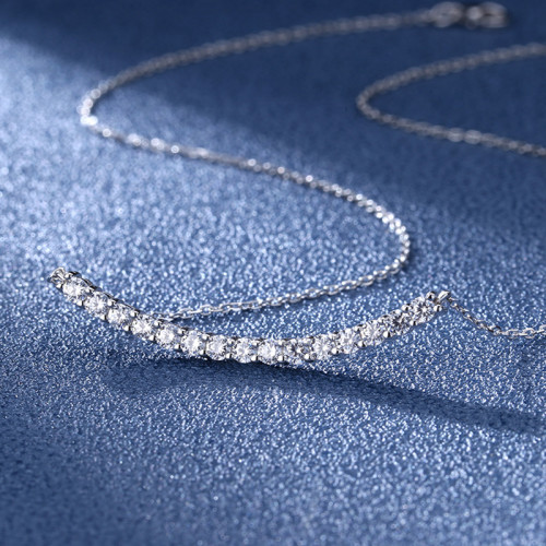 Moissanite necklace for women, S925 sterling silver, simple, niche, light luxury, smiling pendant, clavicle chain.