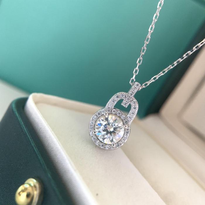 S925 Sterling Silver Luxury Fashion Lock Core Pendant Clavicle Chain with Hollowed-out Simple Design
