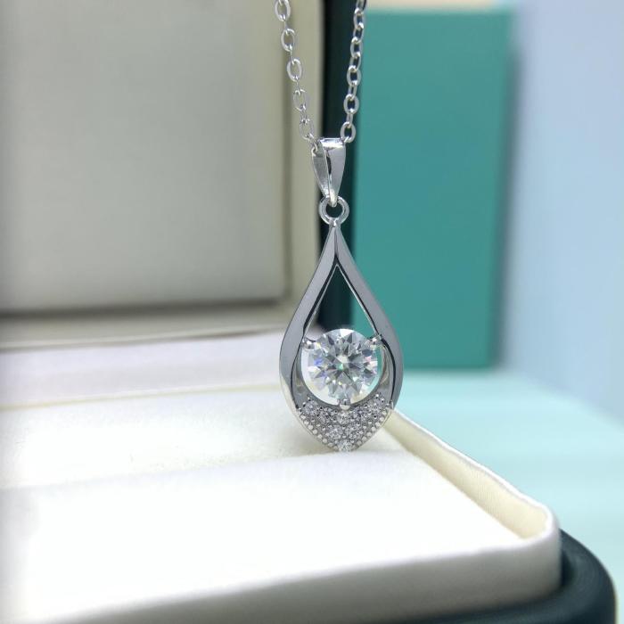 S925 Sterling Silver Moissanite Openwork Teardrop Pendant for Women, Clavicle Chain, Elegant and Luxurious