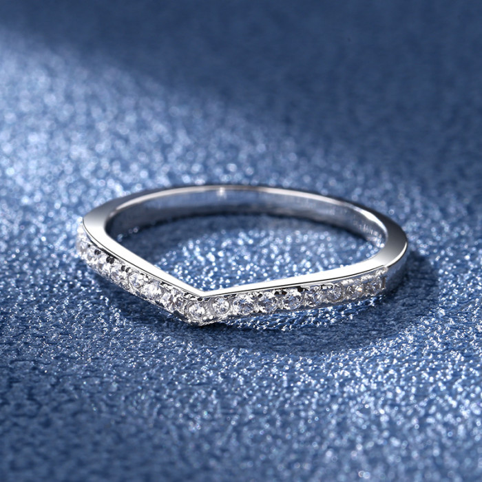 S925 Sterling Silver Moissanite Simple Fashion V-shaped Ring for Women, Light Luxury Style Stackable Diamond Ring, Unique High-end Design