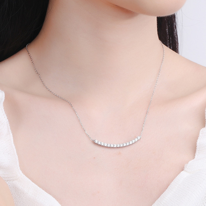 Moissanite necklace for women, S925 sterling silver, simple, niche, light luxury, smiling pendant, clavicle chain.