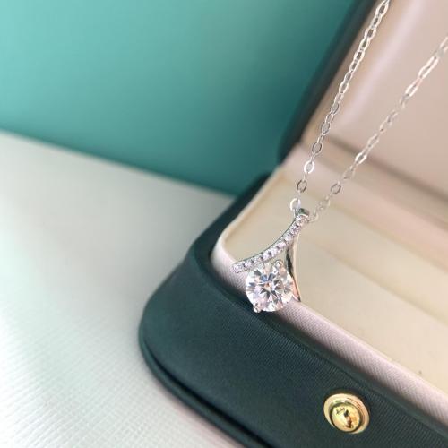 S925 sterling silver necklace with 18K gold-plated moissanite silver pendant, women's clavicle chain.