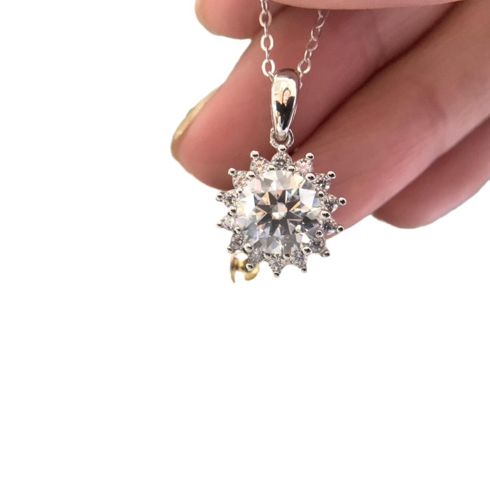 925 Sterling Silver Luxury Niche Moissanite Pendant Sunflower Necklace for Women, High-End Versatile Snowflake Clavicle Chain Jewelry for Women
