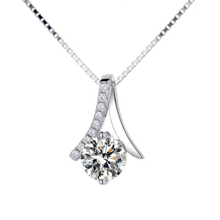 S925 sterling silver necklace with 18K gold-plated moissanite silver pendant, women's clavicle chain.