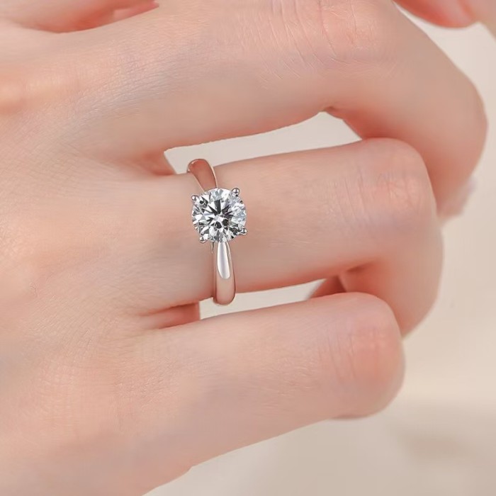 Moissanite Diamond Four-Claw Ring Wholesale for Women, INS Style, Pure Silver S925 Closed Ring, Fade-Resistant, Niche