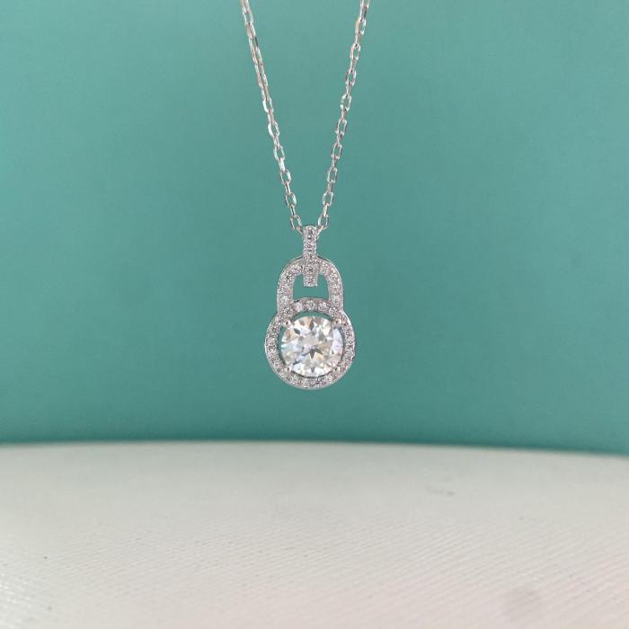 S925 Sterling Silver Luxury Fashion Lock Core Pendant Clavicle Chain with Hollowed-out Simple Design