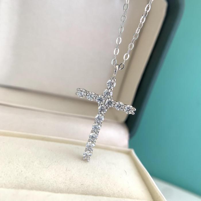 Sterling silver S925, niche style, full diamond cross pendant, hip-hop design necklace, unisex, light luxury neck accessory, trendy and unique.