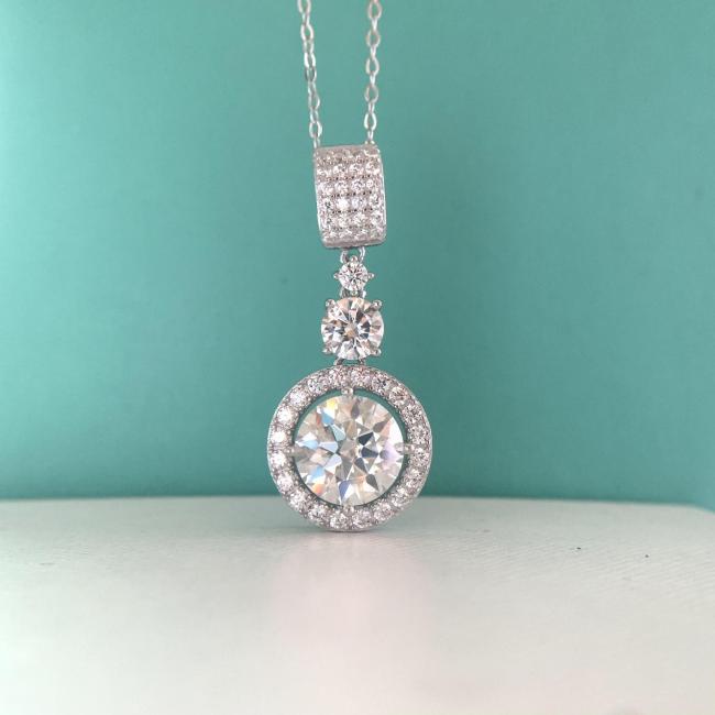 Sterling silver moissanite pendant, new winter style diamond necklace, unique women's sweater chain, clavicle chain.