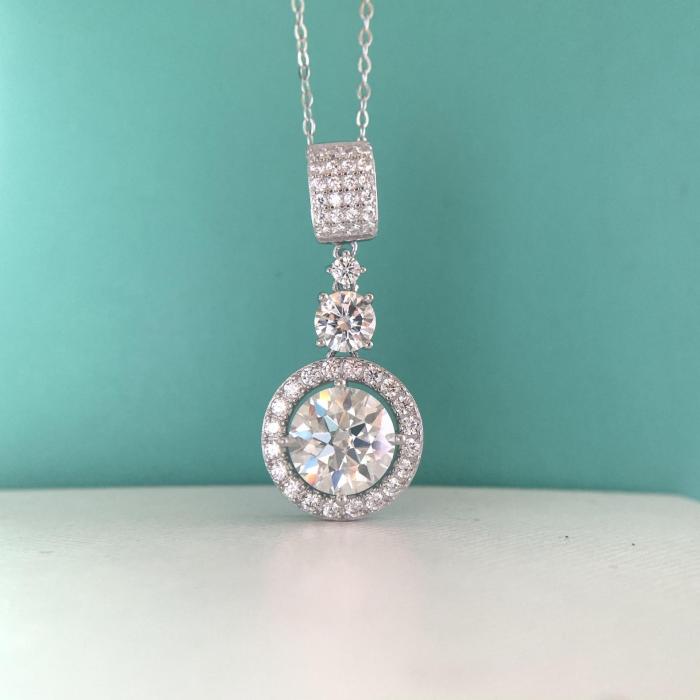 Sterling silver moissanite pendant, new winter style diamond necklace, unique women's sweater chain, clavicle chain.