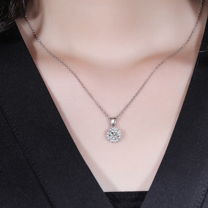 Sterling silver S925 moissanite flower bud necklace, platinum plated, unique and high-end.