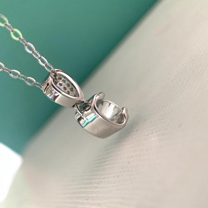 S925 Sterling Silver Moissanite Bull Head Necklace for Women, Pt950 Platinum Plated Clavicle Chain, Elegant and Versatile Pendant