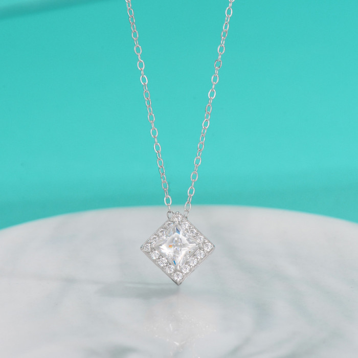 S925 Sterling Silver Moissanite Emerald Square Necklace, Light Luxury, Simple and Stylish Clavicle Chain, Versatile Fashion Pendant