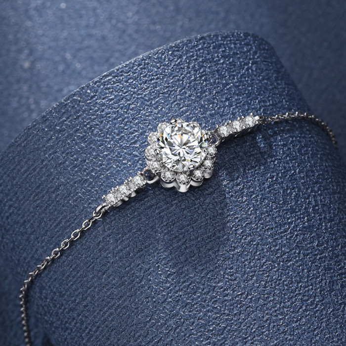 Pure Silver S925 Moissanite Bud Bracelet for Women, Niche D Color, Eight Hearts and Eight Arrows