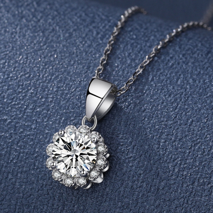 Sterling silver S925 moissanite flower bud necklace, platinum plated, unique and high-end.