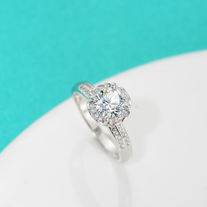 S925 sterling silver Moissanite ring with two-tone heart and hand-held flower design, light luxury imitation diamond ring