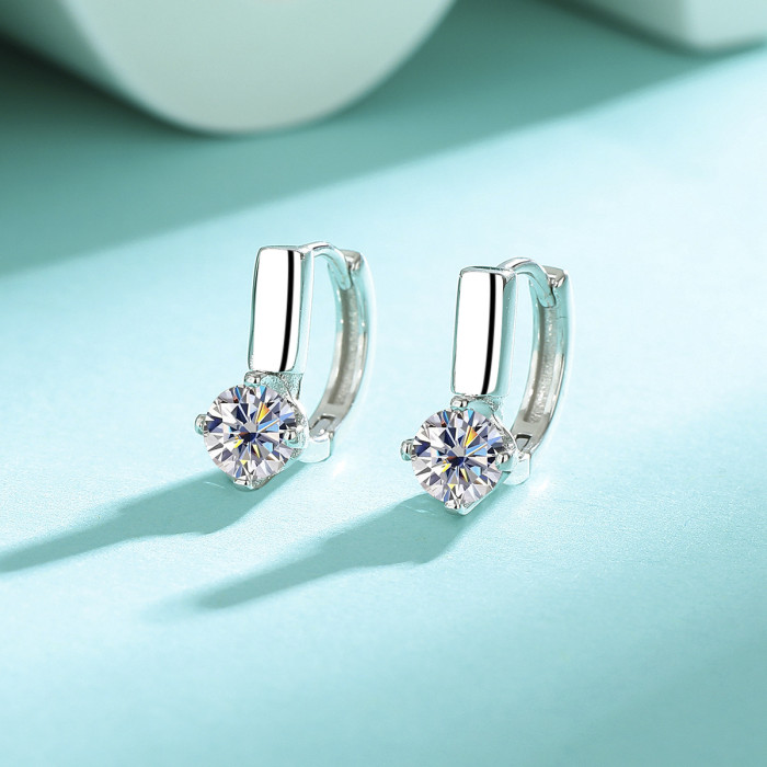 Popular, stylish, versatile, classic four-prong moissanite earrings and ear clips; high-end silver earrings.