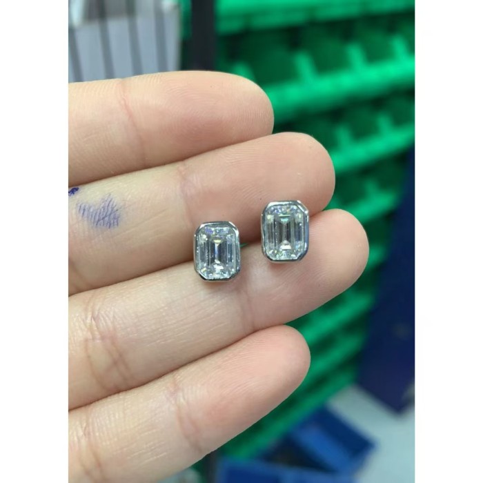 S925 sterling silver minimalist and stylish geometric moissanite necklace; small and exquisite rectangular diamond earrings.