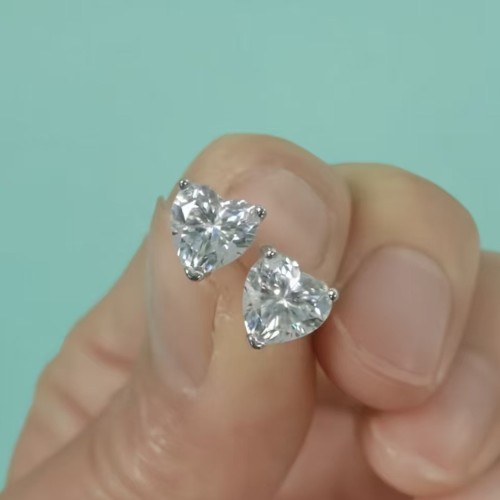 S925 Sterling Silver Heart-Shaped Moissanite Three-Prong Stud Earrings - Simple, Stylish, and High-End Heart-Shaped Earrings