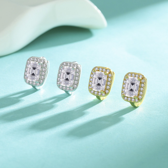 Hot-selling moissanite emerald moissanite earrings, high-end, stylish and simple earrings, S925 sterling silver plated with 18K gold.
